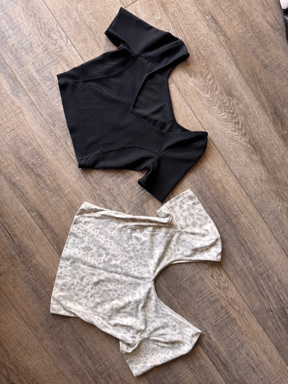 Lululemon Ribbed Contoured V-Neck Short Sleeve Bundle Black Leopard Small (4-6)